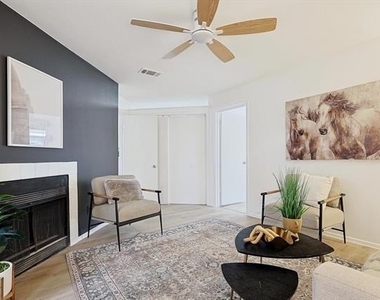 7652 Ronnie Drive - Photo Thumbnail 2
