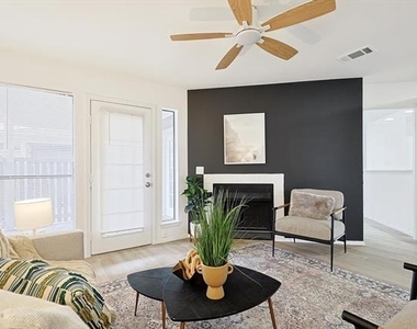 7652 Ronnie Drive - Photo Thumbnail 4