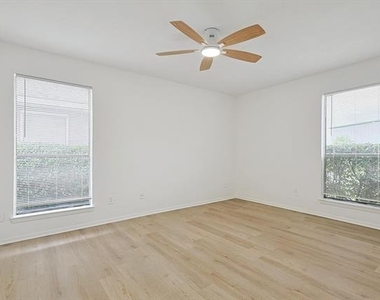 7652 Ronnie Drive - Photo Thumbnail 13