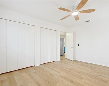 7652 Ronnie Drive - Photo Thumbnail 14