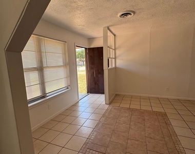 966 N La Salle Drive - Photo Thumbnail 22