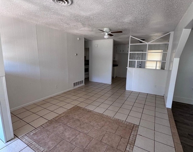 966 N La Salle Drive - Photo Thumbnail 26