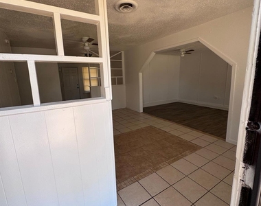 966 N La Salle Drive - Photo Thumbnail 28