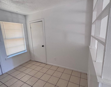966 N La Salle Drive - Photo Thumbnail 20