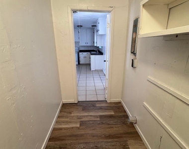 966 N La Salle Drive - Photo Thumbnail 14