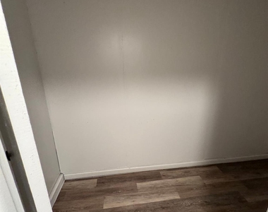 966 N La Salle Drive - Photo Thumbnail 16