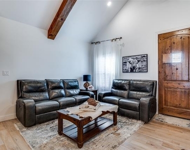 250 Alondrita Street - Photo Thumbnail 2