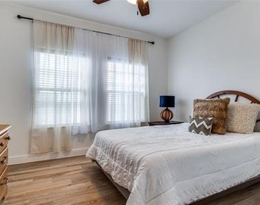250 Alondrita Street - Photo Thumbnail 14