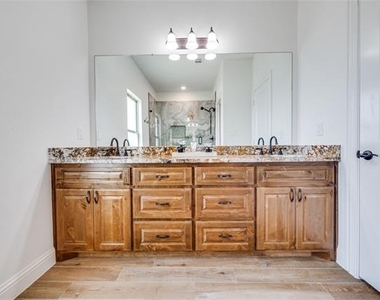 250 Alondrita Street - Photo Thumbnail 11