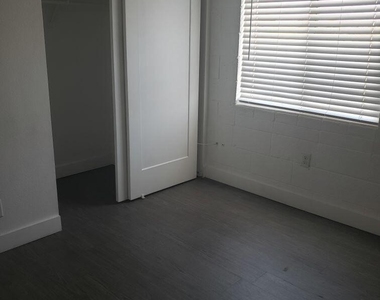 622 N 9th Avenue - Photo Thumbnail 8