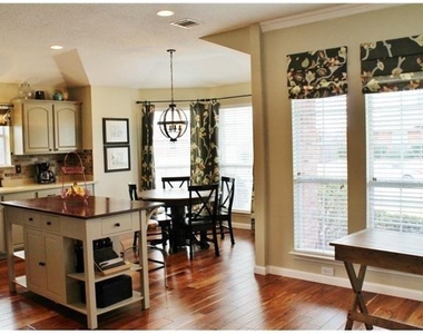 629 Rothschild Lane - Photo Thumbnail 4