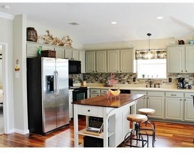 629 Rothschild Lane - Photo Thumbnail 3