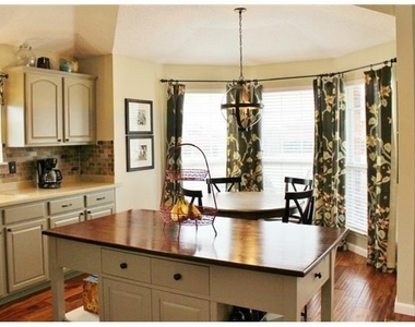 629 Rothschild Lane - Photo Thumbnail 5