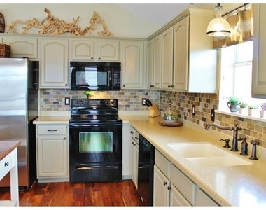 629 Rothschild Lane - Photo Thumbnail 8