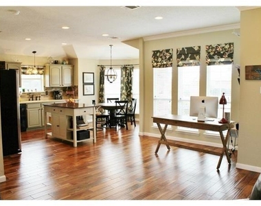 629 Rothschild Lane - Photo Thumbnail 6