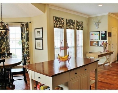 629 Rothschild Lane - Photo Thumbnail 12