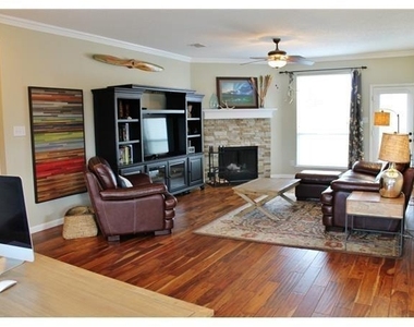 629 Rothschild Lane - Photo Thumbnail 11