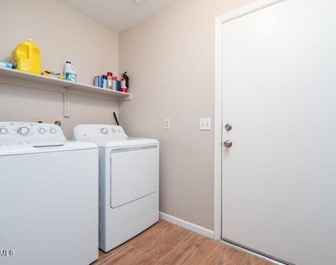 8826 W Diana Avenue - Photo Thumbnail 17