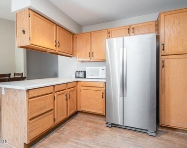 8826 W Diana Avenue - Photo Thumbnail 5