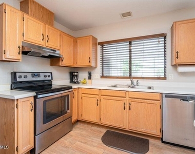 8826 W Diana Avenue - Photo Thumbnail 4