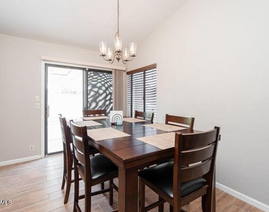8826 W Diana Avenue - Photo Thumbnail 7