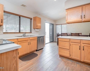 8826 W Diana Avenue - Photo Thumbnail 3