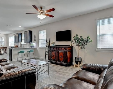 7205 Windy Meadow Drive - Photo Thumbnail 6