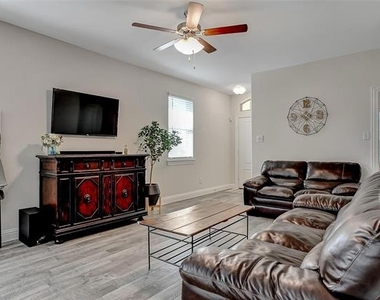 7205 Windy Meadow Drive - Photo Thumbnail 7