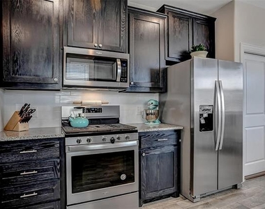 7205 Windy Meadow Drive - Photo Thumbnail 11