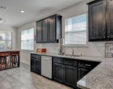 7205 Windy Meadow Drive - Photo Thumbnail 10