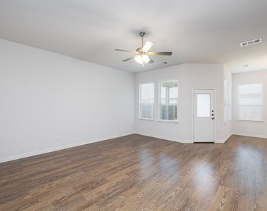 336 Emerald Creek Drive - Photo Thumbnail 6