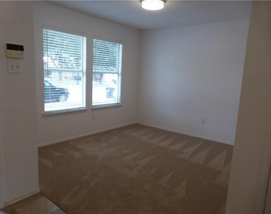 1572 Crown View Drive - Photo Thumbnail 3