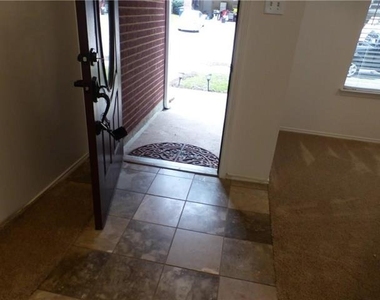 1572 Crown View Drive - Photo Thumbnail 2