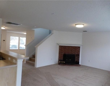 1572 Crown View Drive - Photo Thumbnail 4