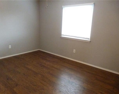 1572 Crown View Drive - Photo Thumbnail 10