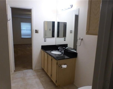 1572 Crown View Drive - Photo Thumbnail 12