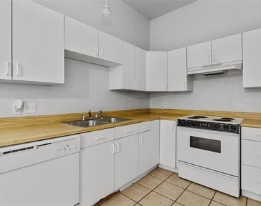 210 Joshua Boulevard - Photo Thumbnail 8