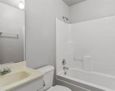 210 Joshua Boulevard - Photo Thumbnail 16