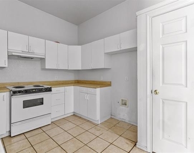 210 Joshua Boulevard - Photo Thumbnail 7