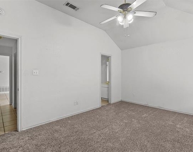 210 Joshua Boulevard - Photo Thumbnail 14