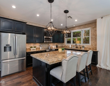 904 E Mead Drive - Photo Thumbnail 7