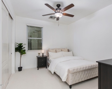904 E Mead Drive - Photo Thumbnail 16