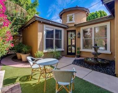 904 E Mead Drive - Photo Thumbnail 3