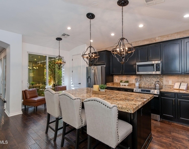 904 E Mead Drive - Photo Thumbnail 8