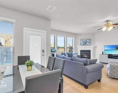 2953 Galveston Street - Photo Thumbnail 3