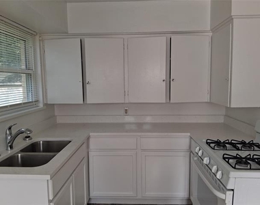 3019 Avon Street - Photo Thumbnail 4