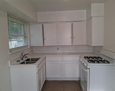 3019 Avon Street - Photo Thumbnail 5