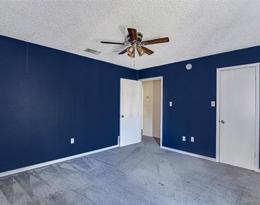 601 St Charles Drive - Photo Thumbnail 5
