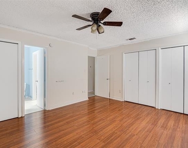 601 St Charles Drive - Photo Thumbnail 7