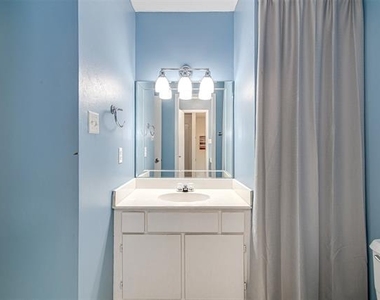 601 St Charles Drive - Photo Thumbnail 9